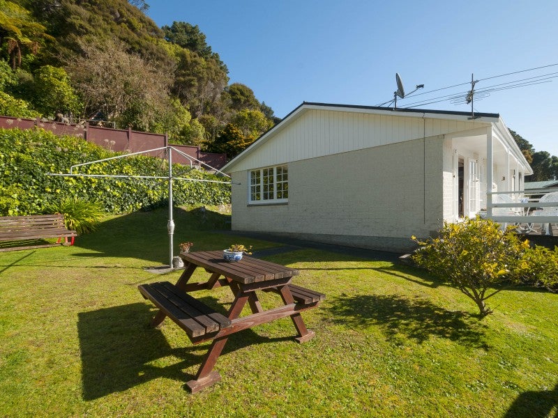 4 Volkner Grove, Waterloo, Lower Hutt - Carousel 2