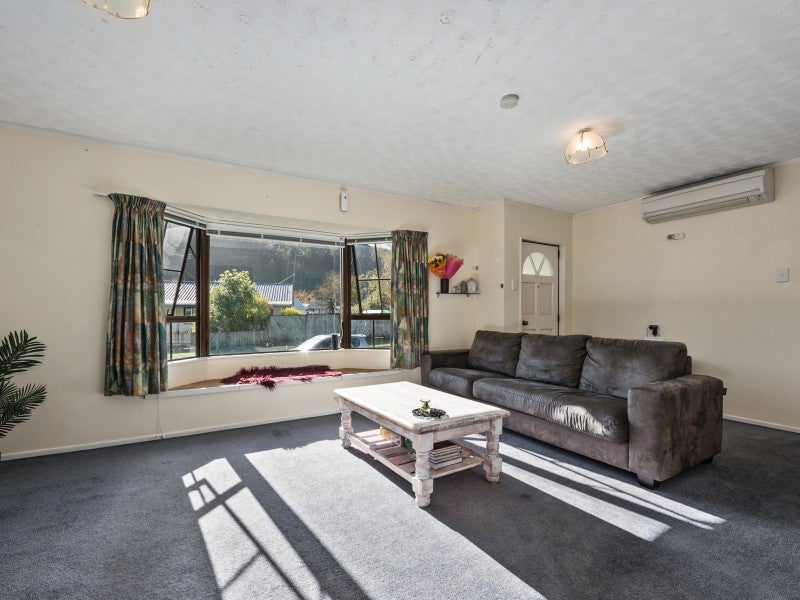 2 Moonstone Grove, Birchville, Upper Hutt - Carousel 2