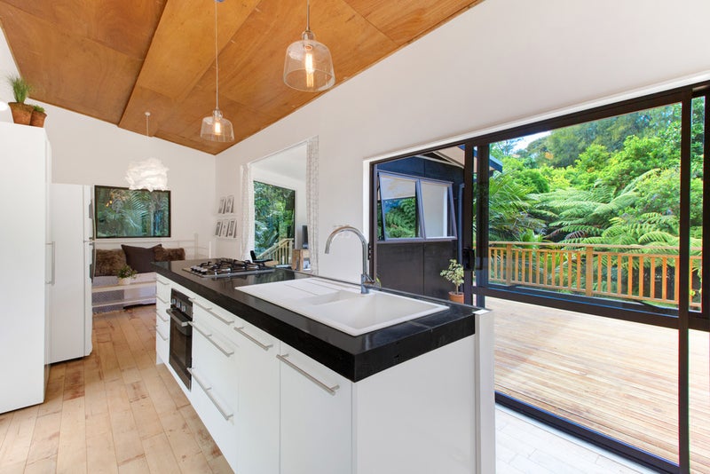 25 Kennedy Road, Surfdale, Waiheke Island - Carousel 2