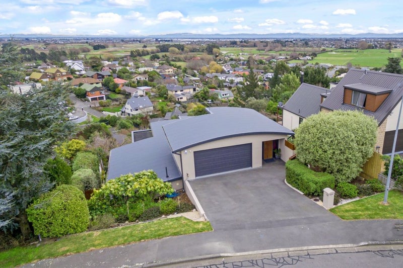 10 Sedgwick Way, Westmorland, Christchurch - Carousel 2