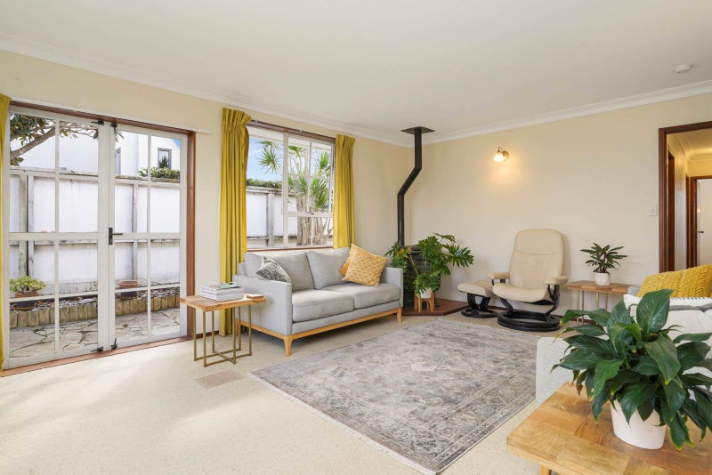 2/15 Stratford Avenue, Milford, Auckland - Carousel 2