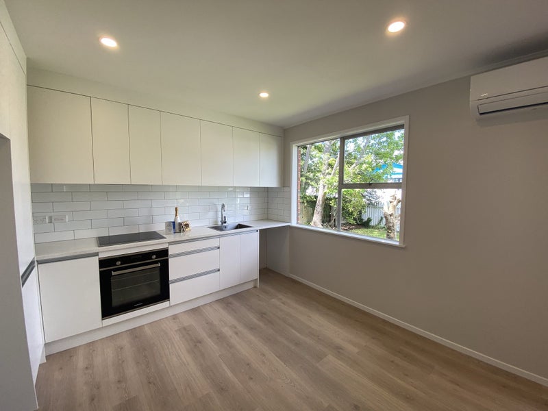 1/11 Moa Road, Point Chevalier, Auckland - Carousel 2