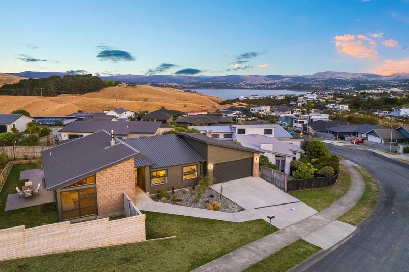 42 Mo Street, Camborne, Porirua - Carousel 1