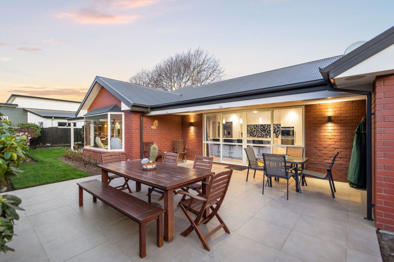 18 Woodhurst Drive, Casebrook, Christchurch - Carousel 2