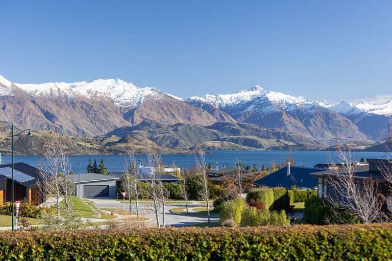 7 Clutha Place, Wanaka - Carousel 1