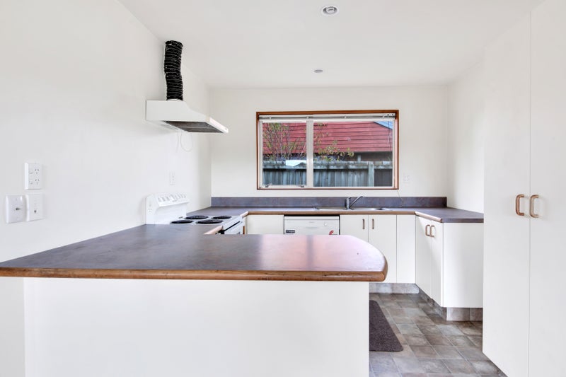 23 Seascape Gardens, Bromley, Christchurch - Carousel 2