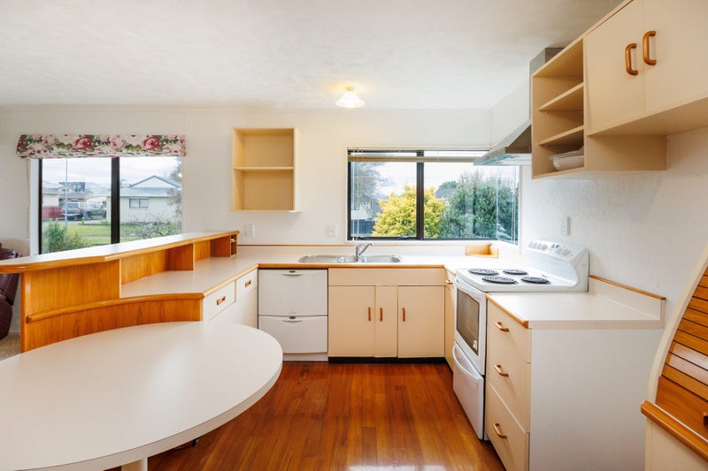 26 Peppertree Glade, Kelvin Grove, Palmerston North - Carousel 2