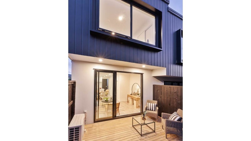 2/11 Jaemont Avenue, Te Atatu South, Auckland - Carousel 1