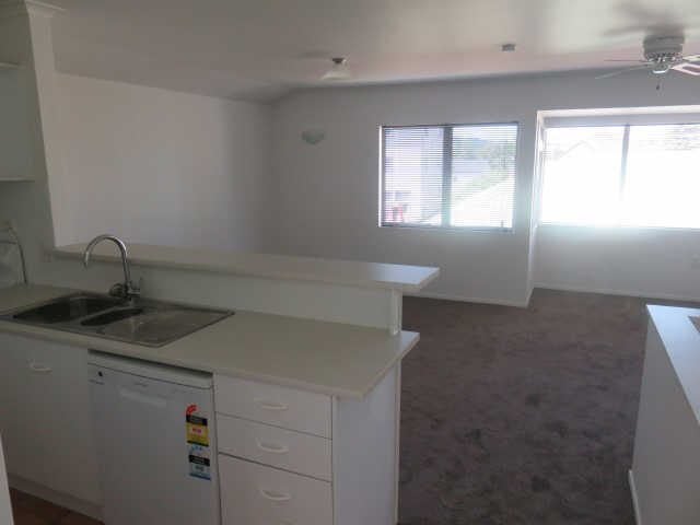 4/8A Radnor Street, Hamilton Central, Hamilton - Carousel 2