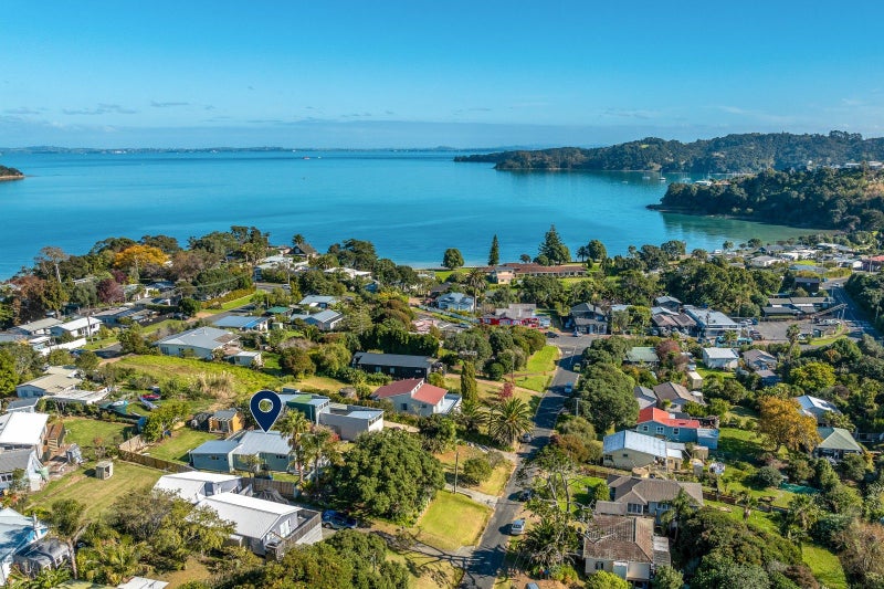 10 Ocean Road, Surfdale, Waiheke Island - Carousel 2