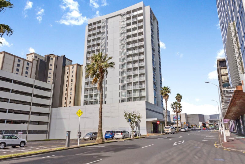 402/17 Osterley Way, MANUKAU, AUCKLAND - Carousel 1