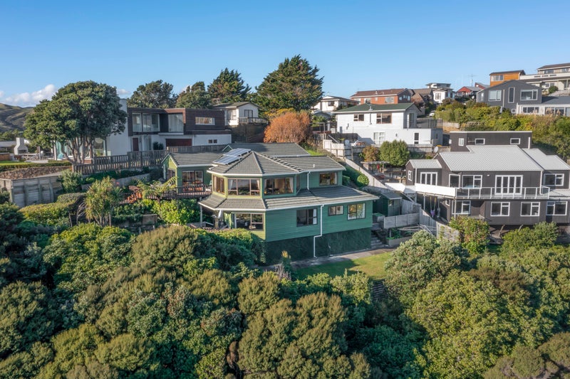 18 Tremaine Place, Camborne, Porirua - Carousel 2