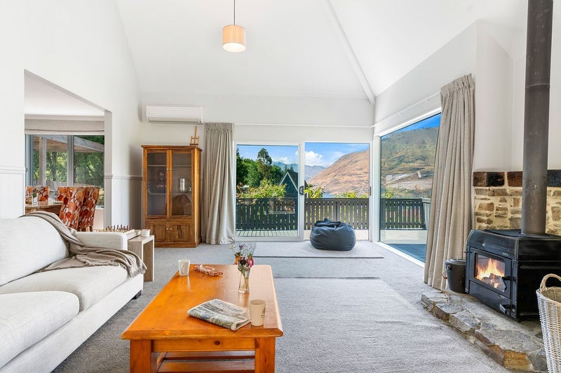 8 Arawata Terrace, Fernhill, Queenstown - Carousel 1