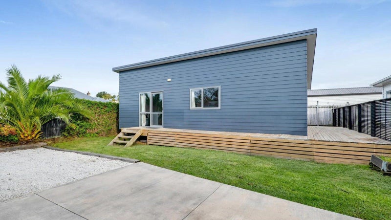 15B Queens Road, Glen Avon, New Plymouth - Carousel 1