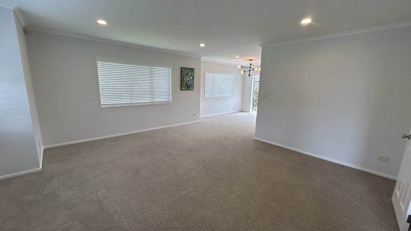 33 Newinn Crescent, East Tamaki Heights, Auckland - Carousel 2