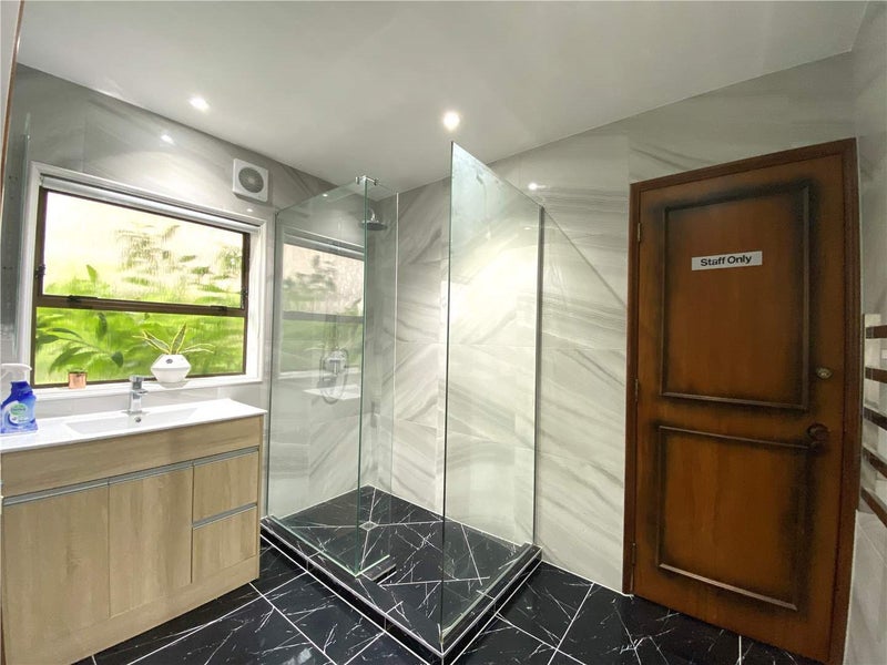 33 Beechwood Road, Rothesay Bay, Auckland - Carousel 17