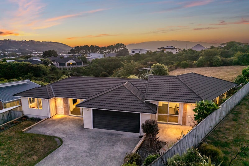 103 Te Puia Drive, Aotea, Porirua - Carousel 1