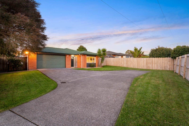 8 Edingale Court, Flat Bush, Auckland - Carousel 1