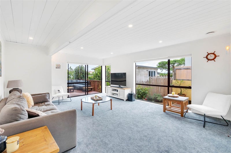 1 Tiri View Place, Waiake, Auckland - Carousel 2
