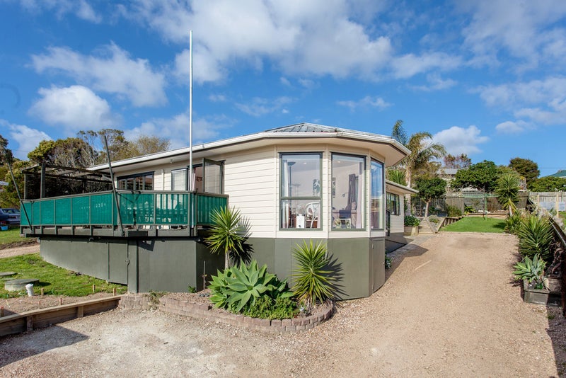 28 Kennedy Road, Surfdale, Waiheke Island - Carousel 2