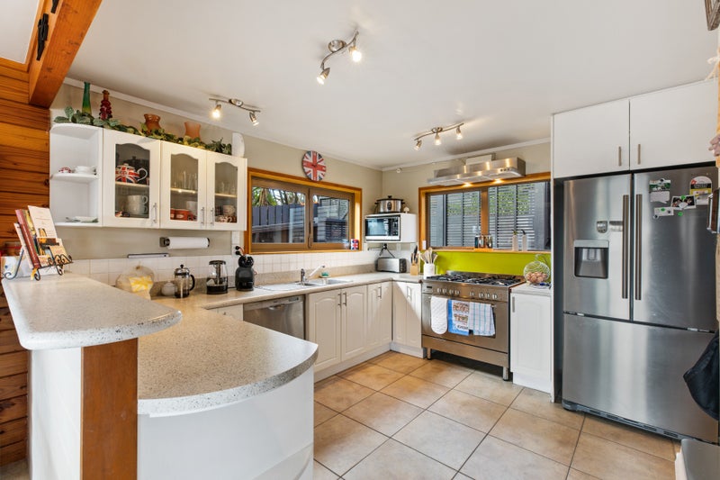 38 Whangaparaoa Road, Red Beach, Whangaparāoa - Carousel 2