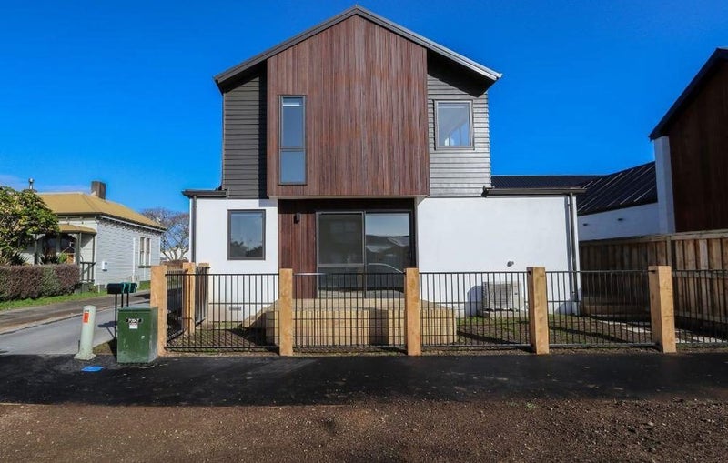 1/24 Campbell Street, Frankton, Hamilton - Carousel 1