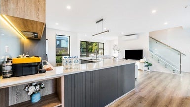 7C Catalina Crescent, Forrest Hill, Auckland - Carousel 1