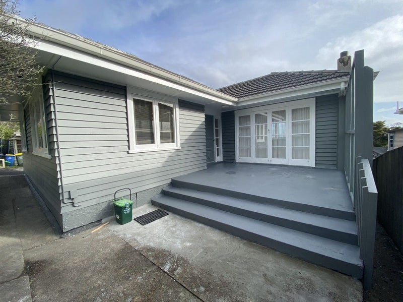 194 East Coast Road, Forrest Hill, Auckland - Carousel 1