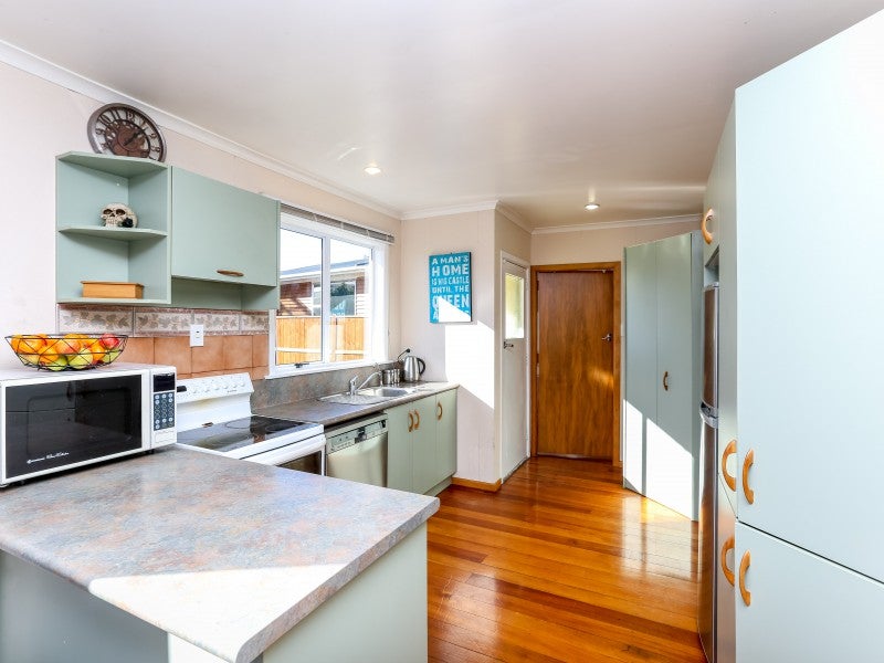 7 Pembroke Street, Westown, New Plymouth - Carousel 2