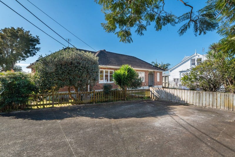 9E Kerr Street, Devonport, Auckland - Carousel 2