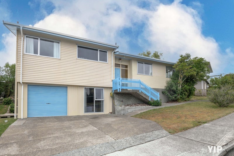 18 Colchester Crescent, Newlands, Wellington - Carousel 1
