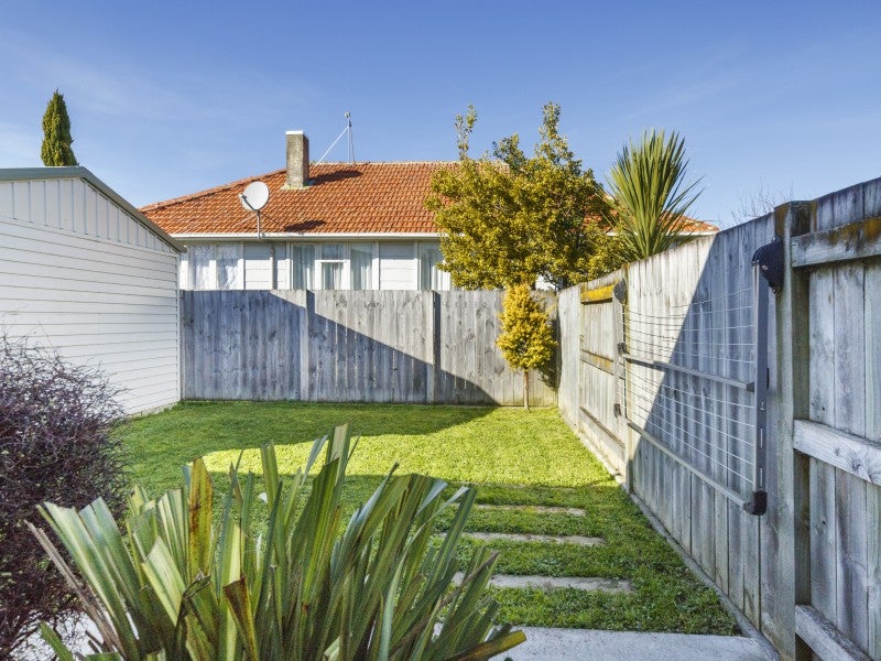 10 Cardiff Street, Highbury, Palmerston North - Carousel 16
