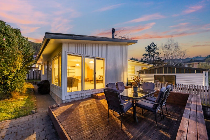 45 Fendalton Crescent, Pinehaven, Upper Hutt - Carousel 1