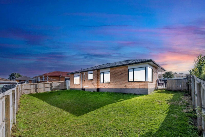 6 Eloise Place, Clendon Park, Auckland - Carousel 10