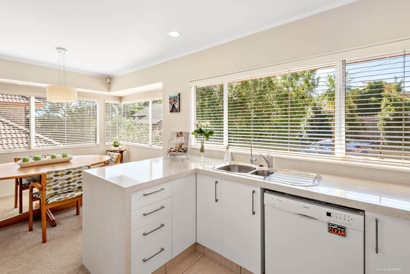 2/121 Ocean View Road, Hillcrest, Auckland - Carousel 2