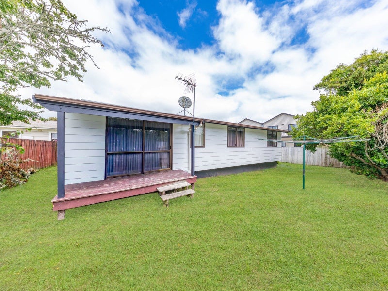 61A Carrington Avenue, Silverdale, Hamilton - Carousel 1
