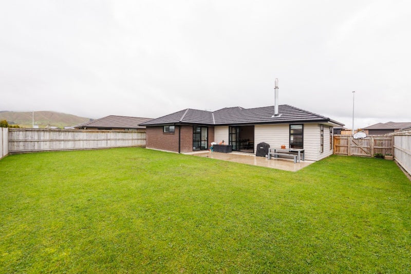 197 Pacific Drive, Fitzherbert, Palmerston North - Carousel 17