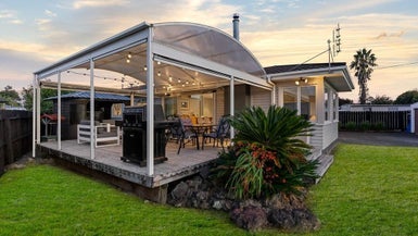 15 Edgerton Road, Te Atatu Peninsula, Auckland - Carousel 1