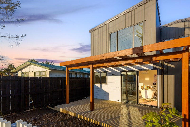 649B Te Atatu Road, Te Atatu Peninsula, Auckland - Carousel 1