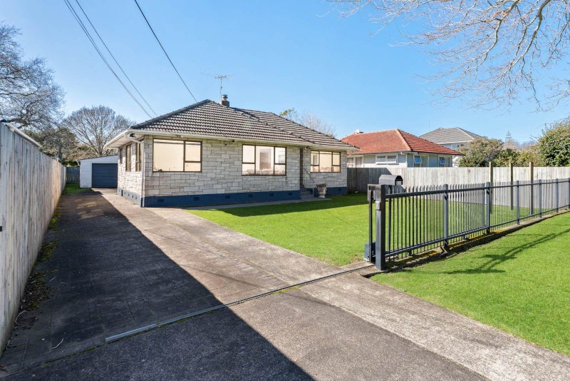 631 Te Atatu Road, Te Atatu Peninsula, Auckland - Carousel 1