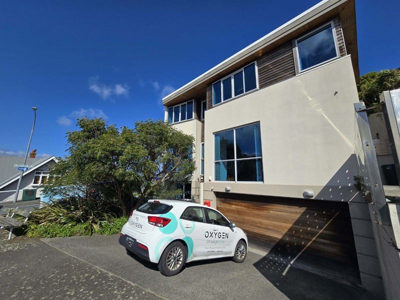 1A The Crescent, Roseneath, Wellington - Carousel 2