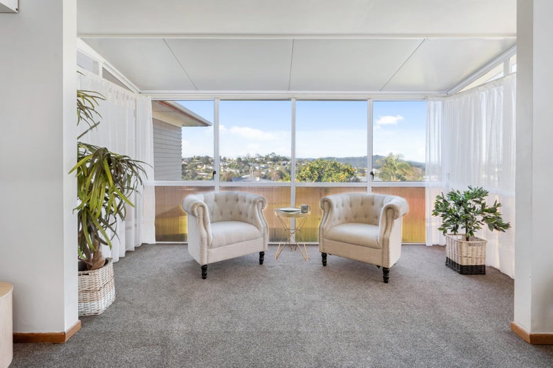 10 Ogle Crescent, Kamo, Whangarei - Carousel 1