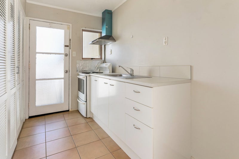 9/31 Blease Street, New Lynn, Auckland - Carousel 2