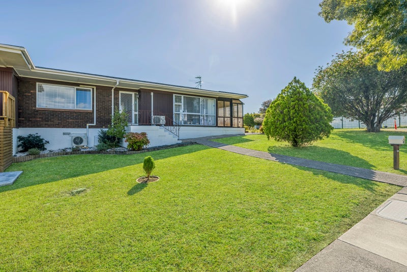 1/2 Suzetta Place, Sunnyhills, Auckland - Carousel 2