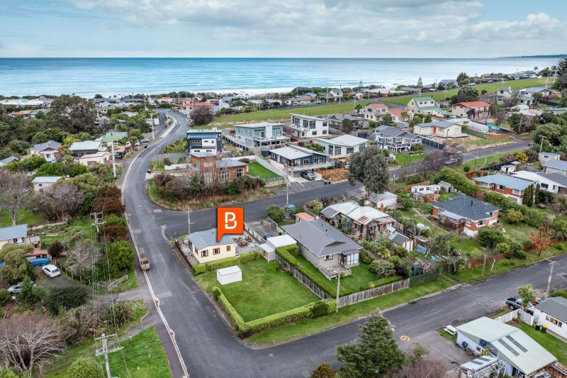 1 Copeland Street, Brighton, Dunedin - Carousel 2