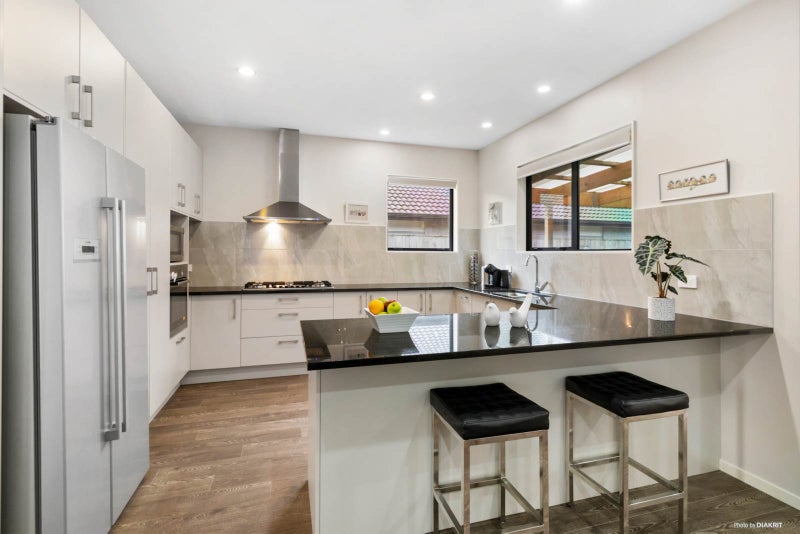 16 Springside Drive, Flat Bush, Auckland - Carousel 1