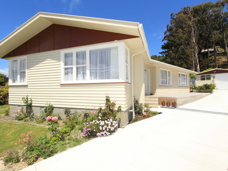 9 Hamstead Street, Wainuiomata, Lower Hutt - Carousel 1