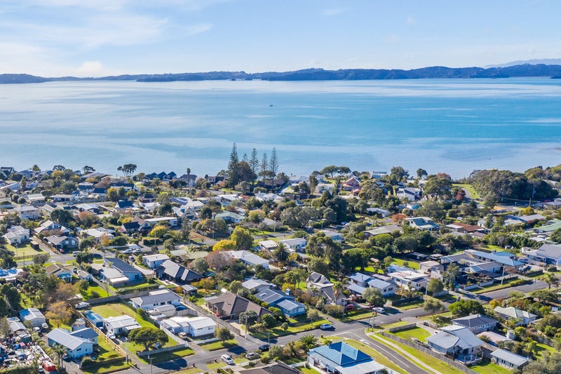 82 Third View Avenue, Beachlands, Auckland - Carousel 2