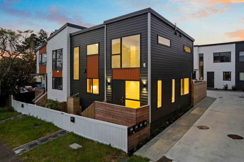 42B Oreil Avenue, West Harbour, Auckland - Carousel 1