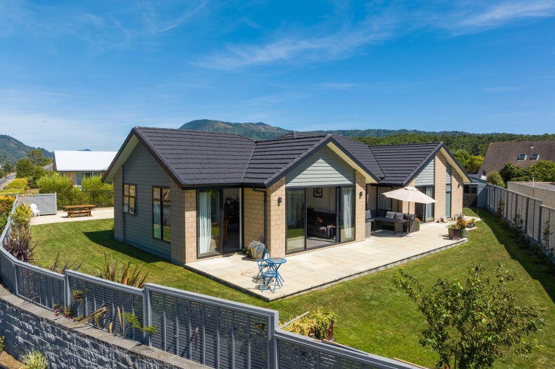 10 Admiralty Place, Waikawa, Picton - Carousel 1